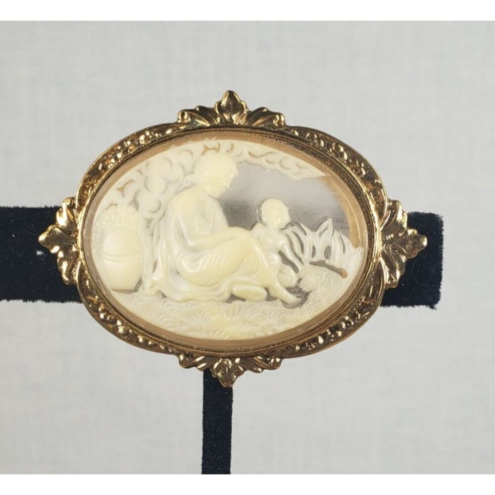 Vintage 1928 Mother Child White Frosty Cameo Gold Tone Victorian Style Brooch